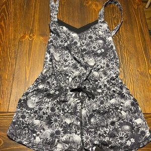 Lululemon size 8 runsie in black flower print